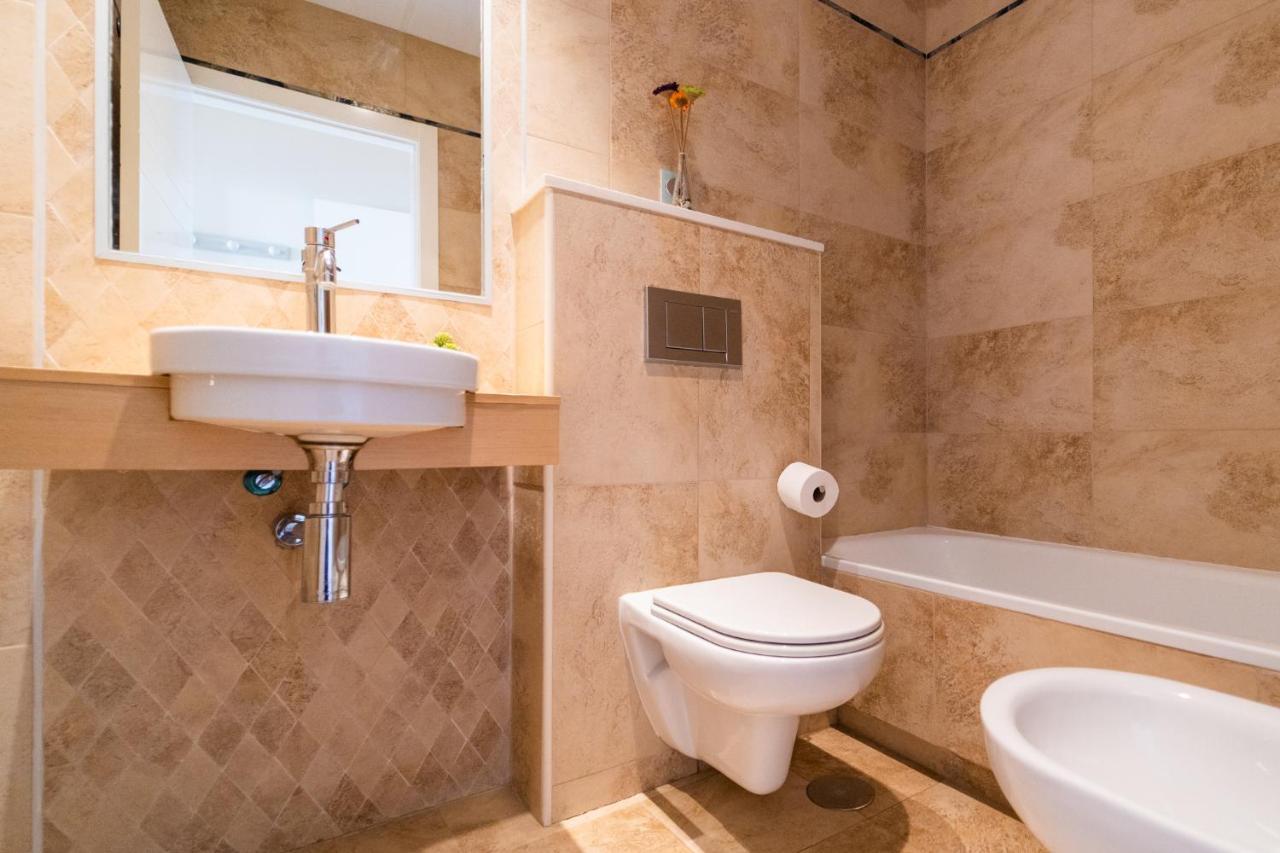 Primera línea de mar con piscina, gimnasio y parking 2 hab y 2 baños Villajoyosa  Exterior foto